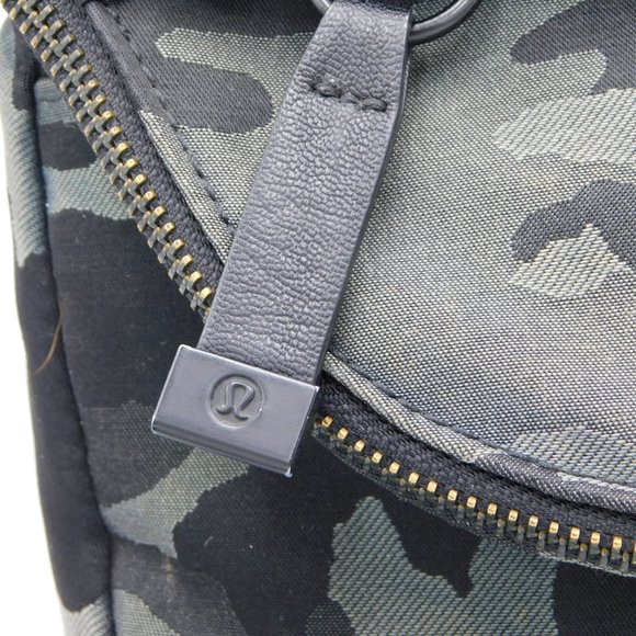 Lululemon athletica Camo Crossbody Bag - Black and Gray EUC - Picture 8 of 13
